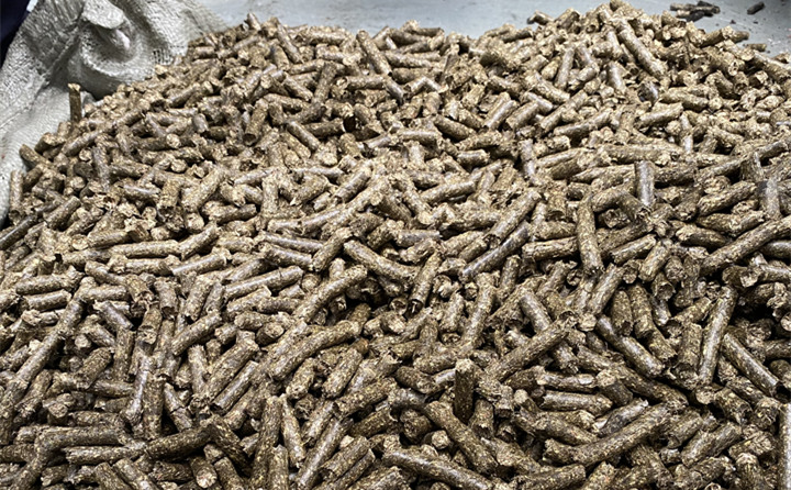 使用木屑造粒機(jī)的生物質(zhì)燃料烤房烤煙.jpg 使用木屑造粒機(jī)的生物質(zhì)燃料烤房烤煙.jpg