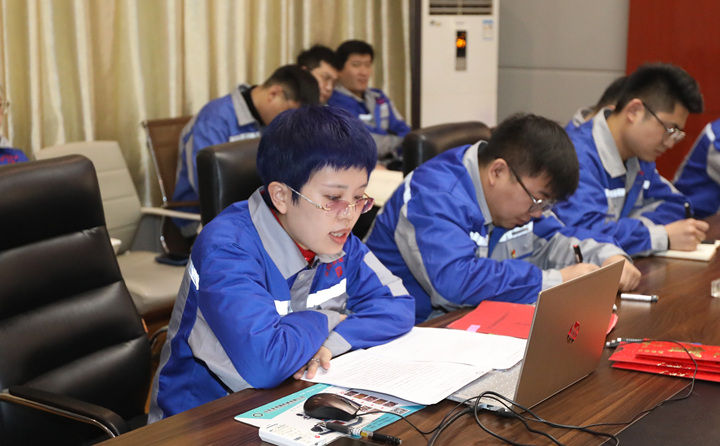 李主任對2023年度營銷激勵措施進(jìn)行宣貫，并動員全體員工要以飽滿的熱情投入到營銷工作中去，全力以赴，奮勇爭先。.jpg